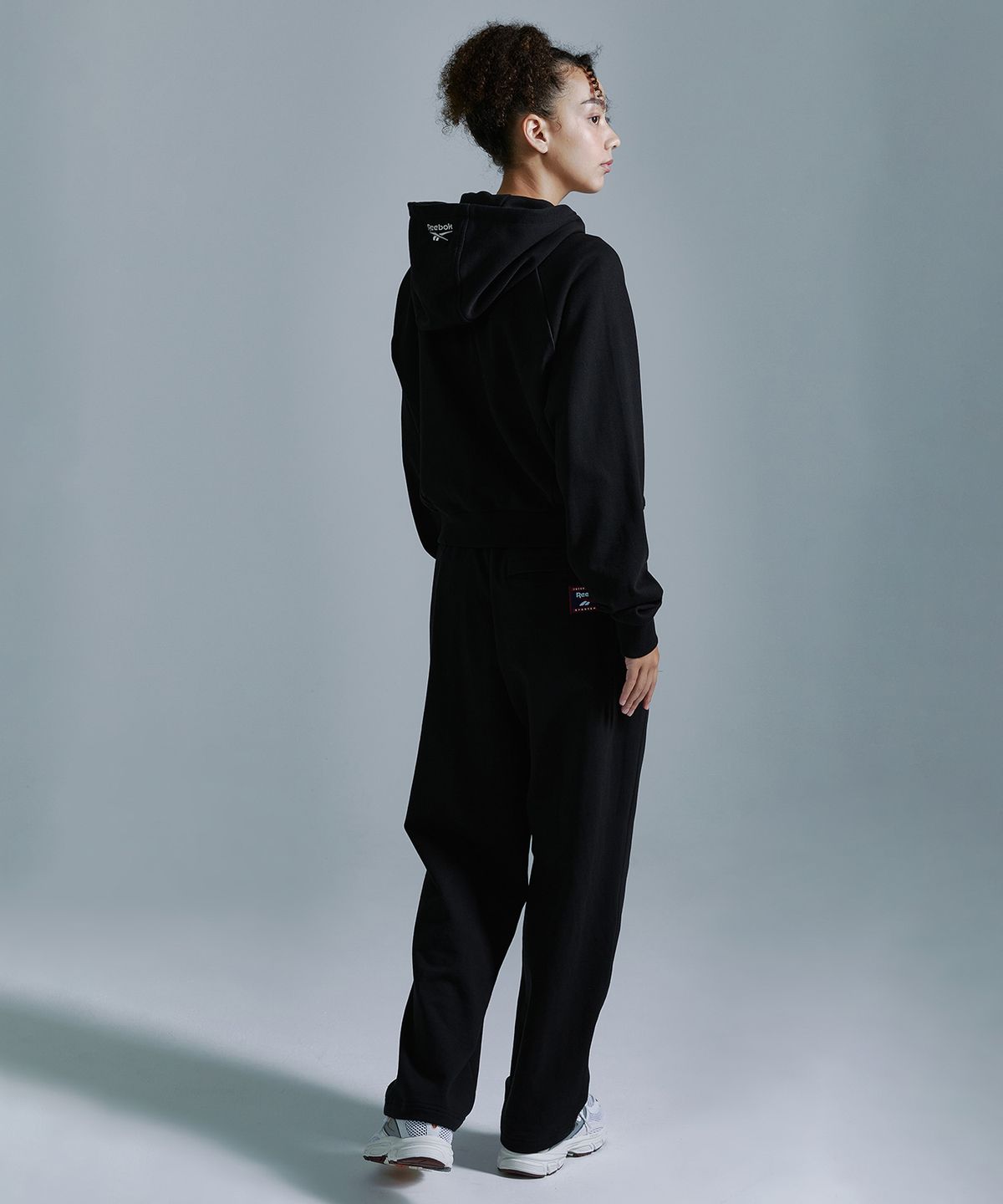 리복(REEBOK) 크롭 후드집업 (W)- 블랙