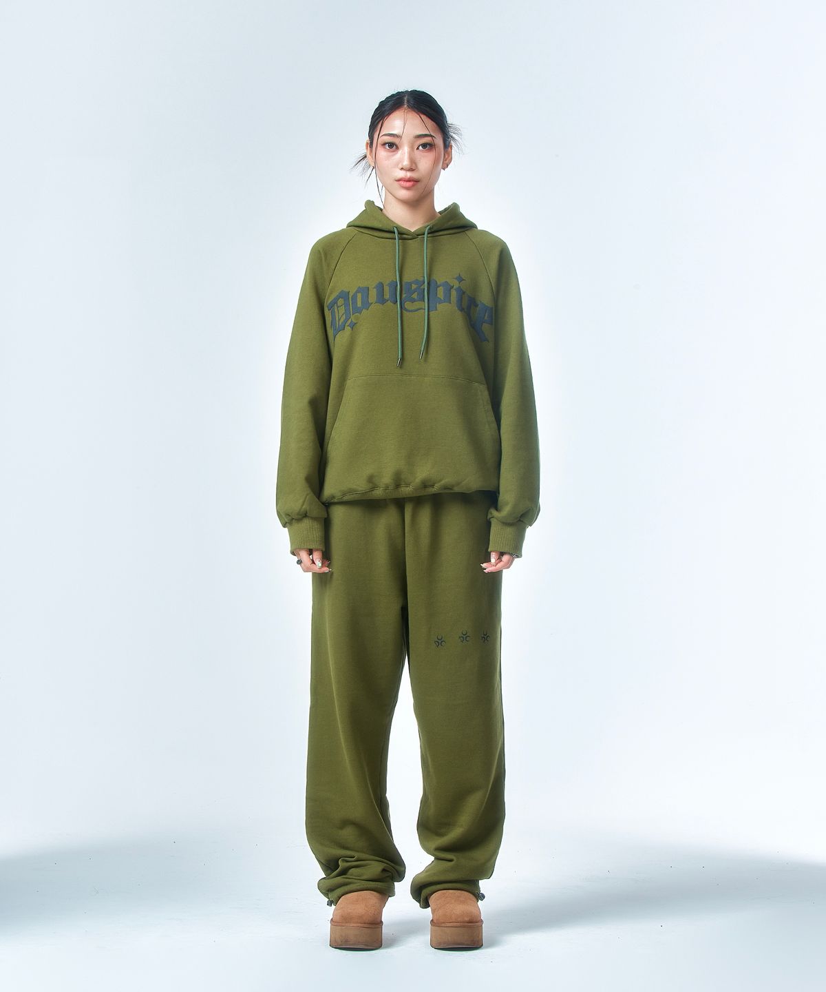 디오스피스(DAUSPICE) Logo Sweat Pants Khaki