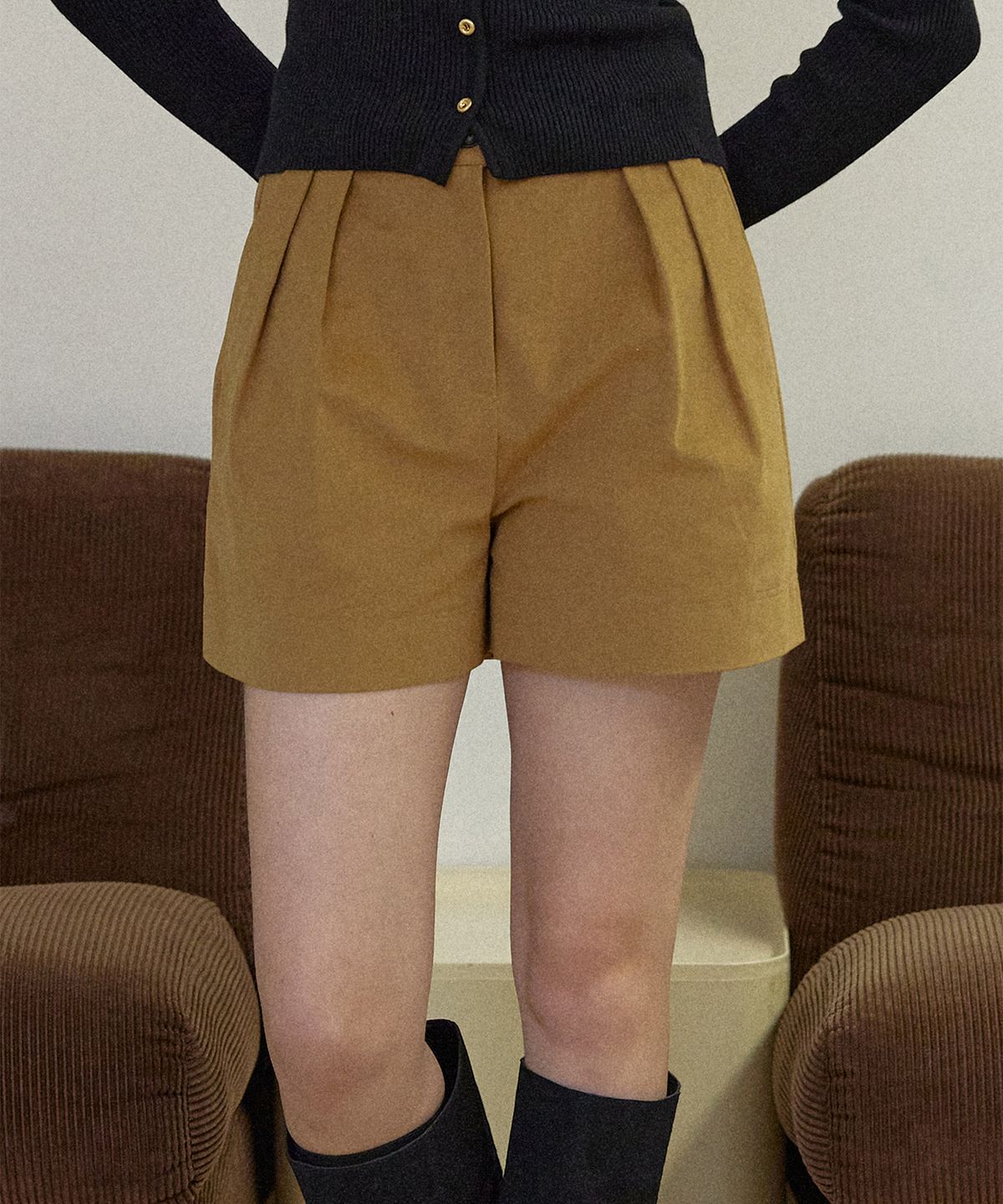 하우스 오브 폰드(HOUSE OF POND) Brushed pintuck shorts (Camel)