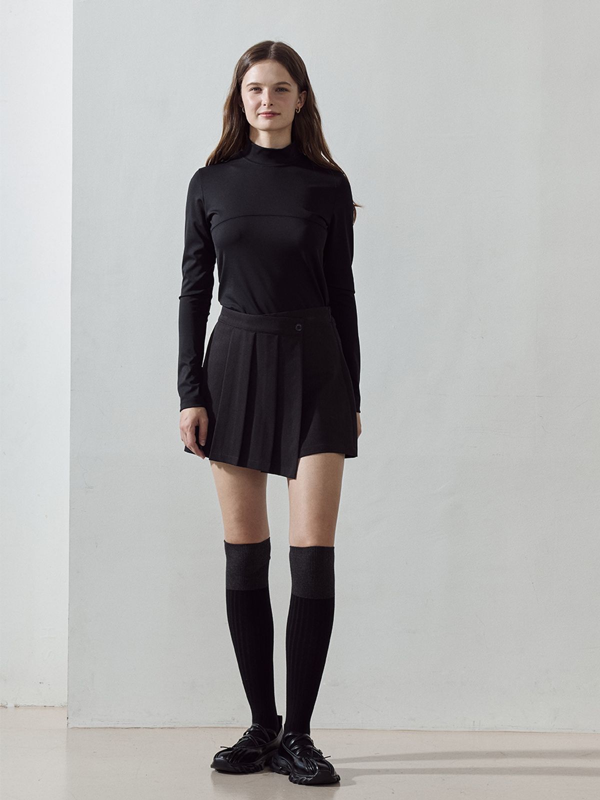 로드로아르(LORDLOAR) 슬림 소프트 폴라 티셔츠 BLACK