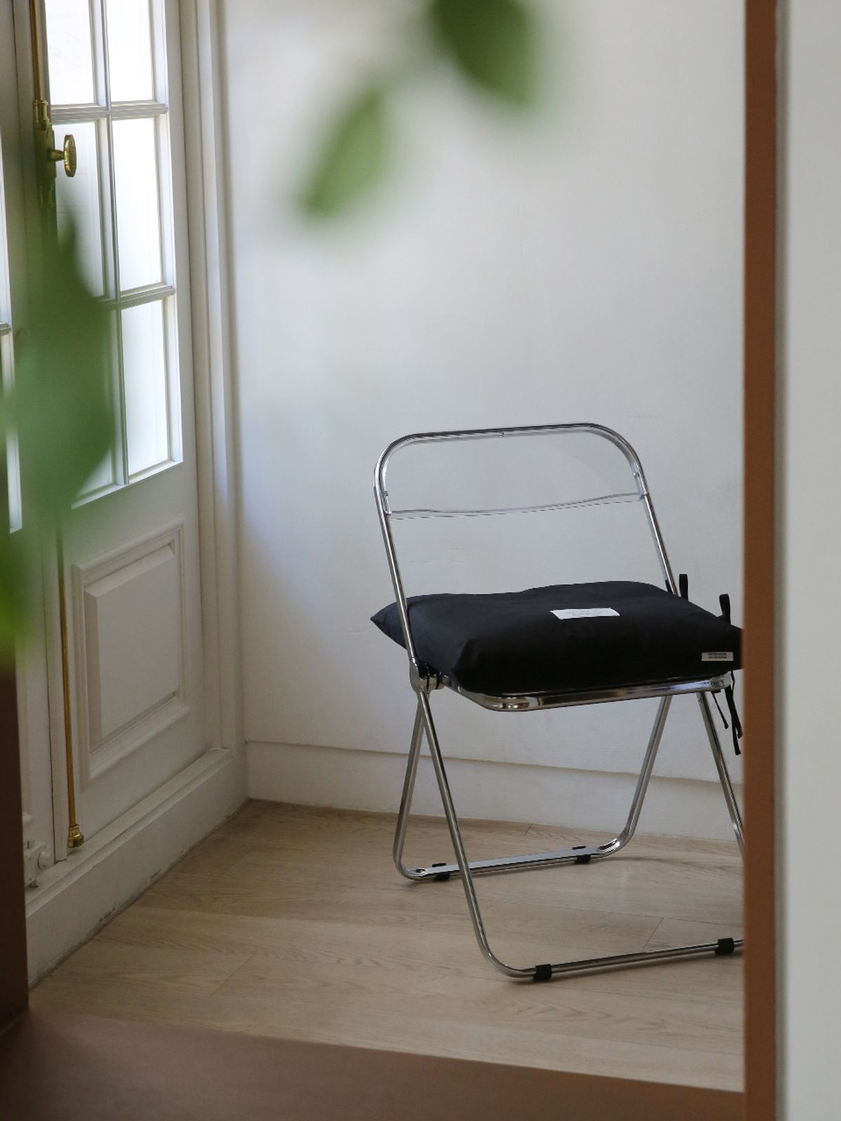 메종드룸룸(MAISON DE ROOMROOM) 스트링 리본 블랙 쿠션커버