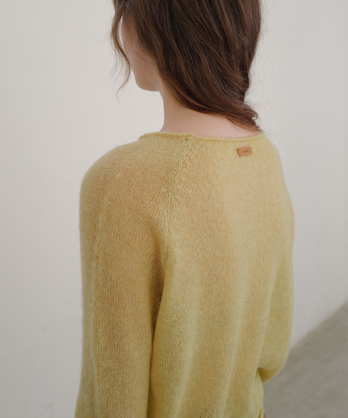 앤니즈(ANDNEEDS) Boat neck sheer knit (olive)
