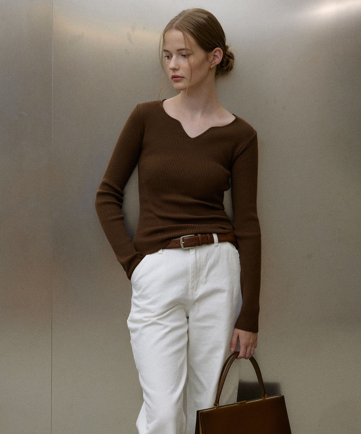 하우스 오브 폰드(HOUSE OF POND) Heart neck ribbed knit top (Brown)