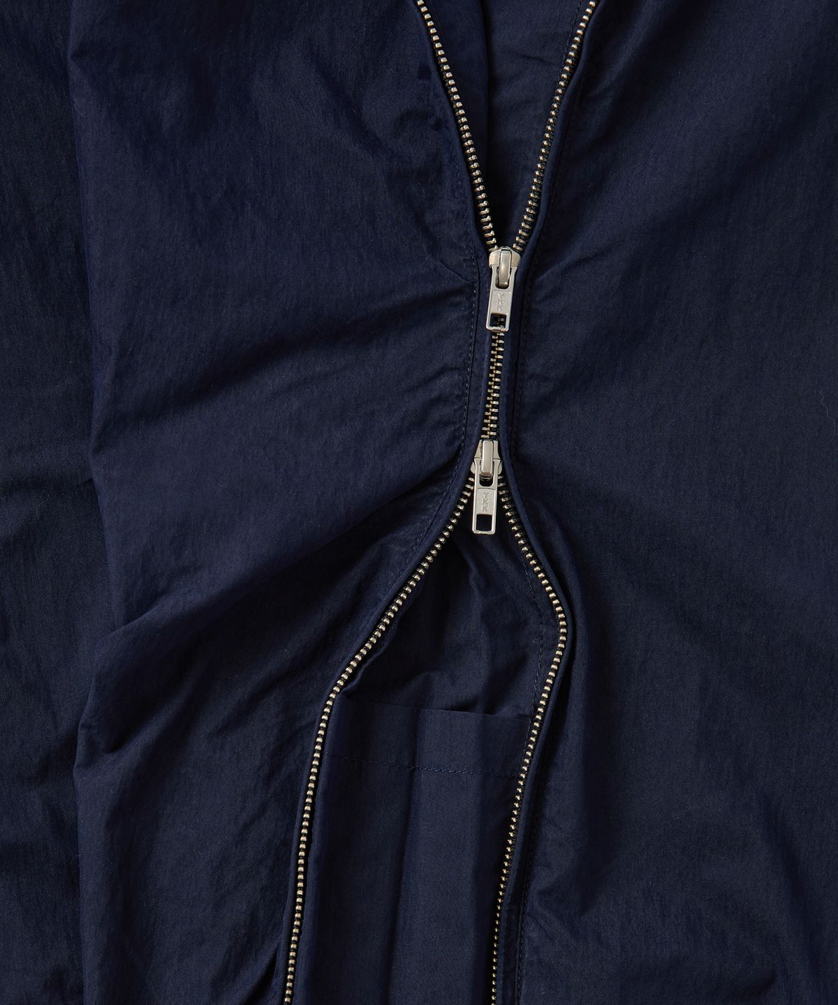 예스아이씨(YESEYESEE) CN Vertical Zip Pants Dark Navy