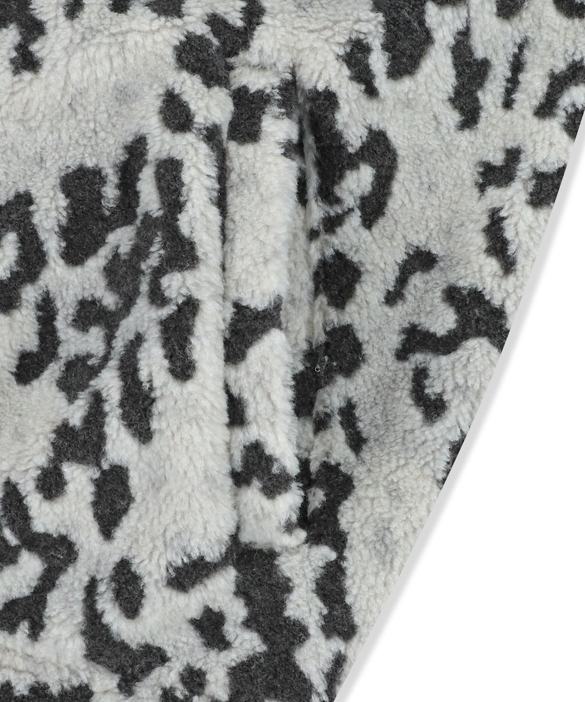 예스아이씨(YESEYESEE) Reversible Leopard Fleece Jacket Silver
