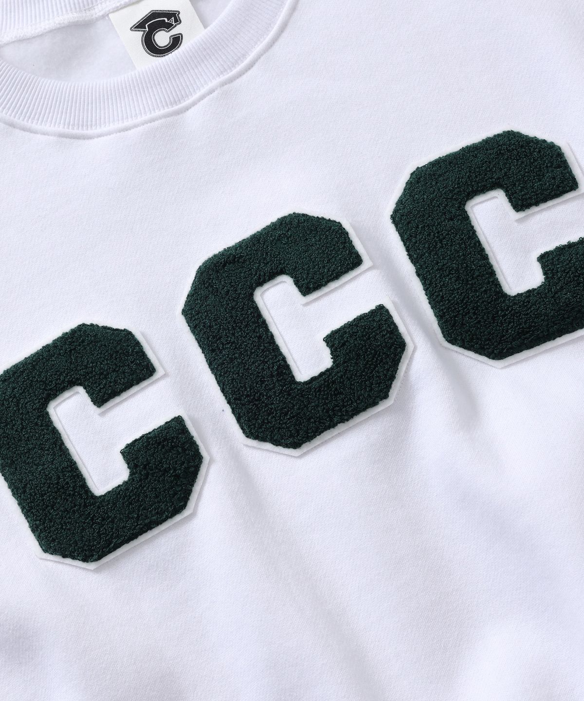 컨셉트컬리지(CONCEPTCOLLEGE) CCC 그린 패치 스웨트셔츠_화이트 [남녀공용]