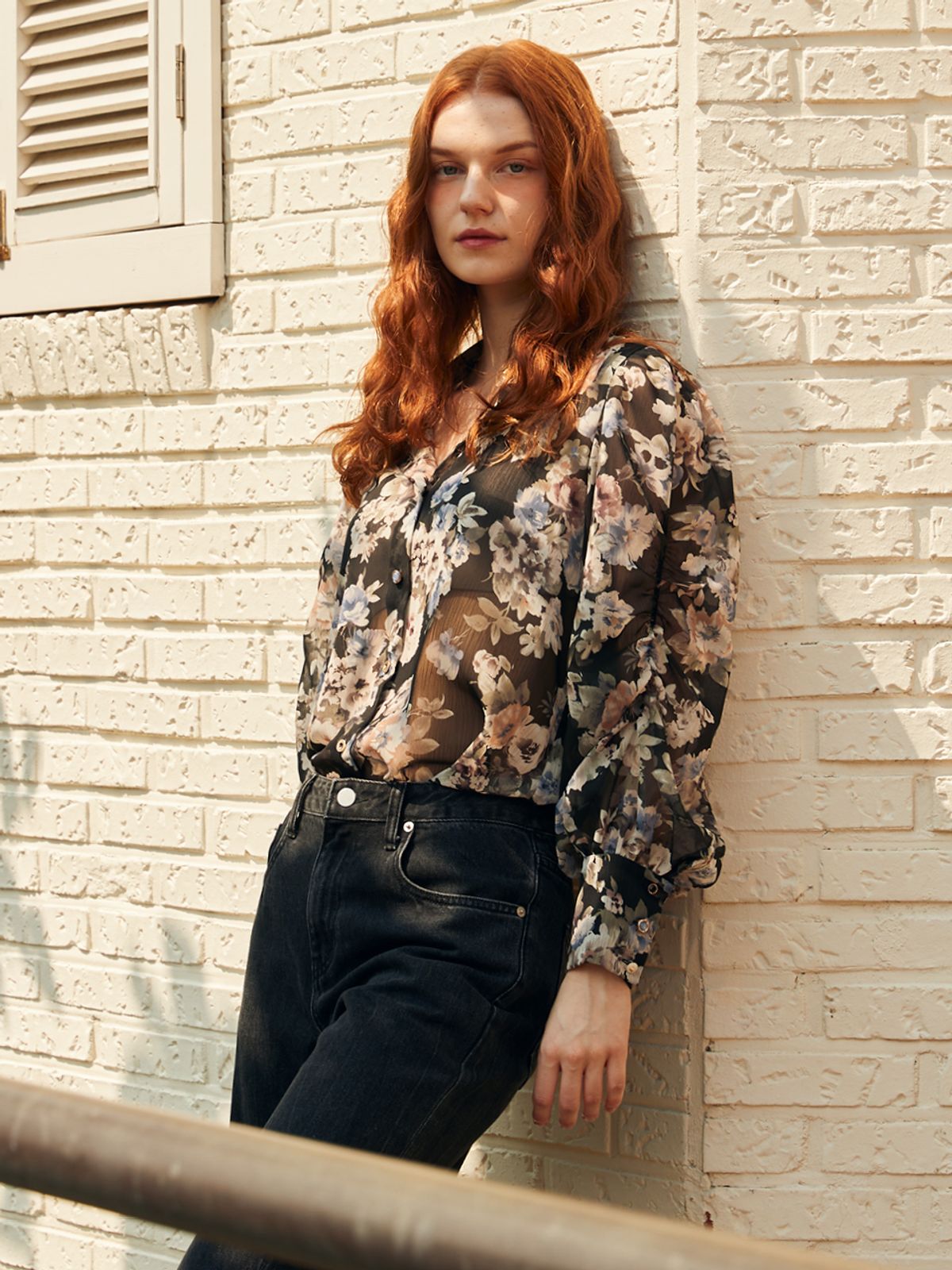 오앨(OUEL) FLOWER PUFF SHIRRING BLOUSE_BLACK FLORAL