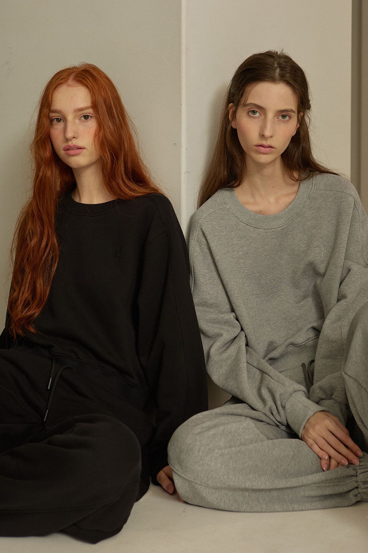 라펠 소로브(LAFELSORTOF) 크롭 맨투맨 티셔츠