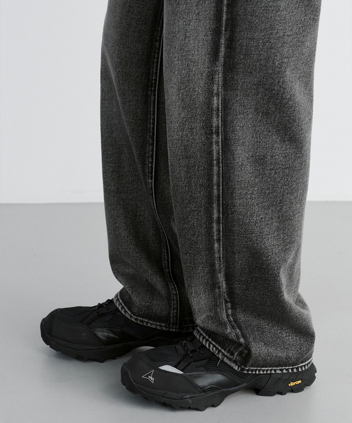 브랜디드(BRANDED) EXTRA WIDE DENIM PANTS [SAND BLACK]