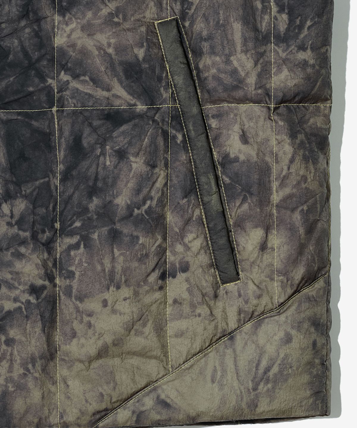 논타입(NONTYPE) CLOUD LIGHT DOWN VEST (KHAKI)