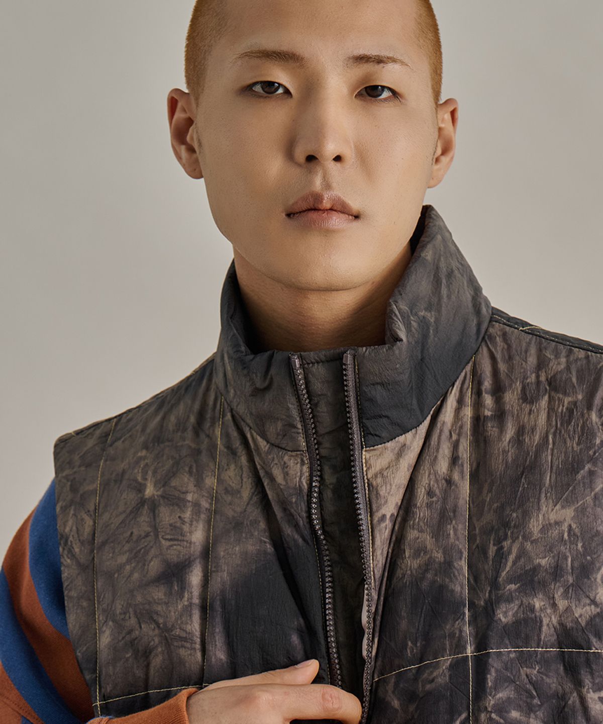 논타입(NONTYPE) CLOUD LIGHT DOWN VEST (KHAKI)