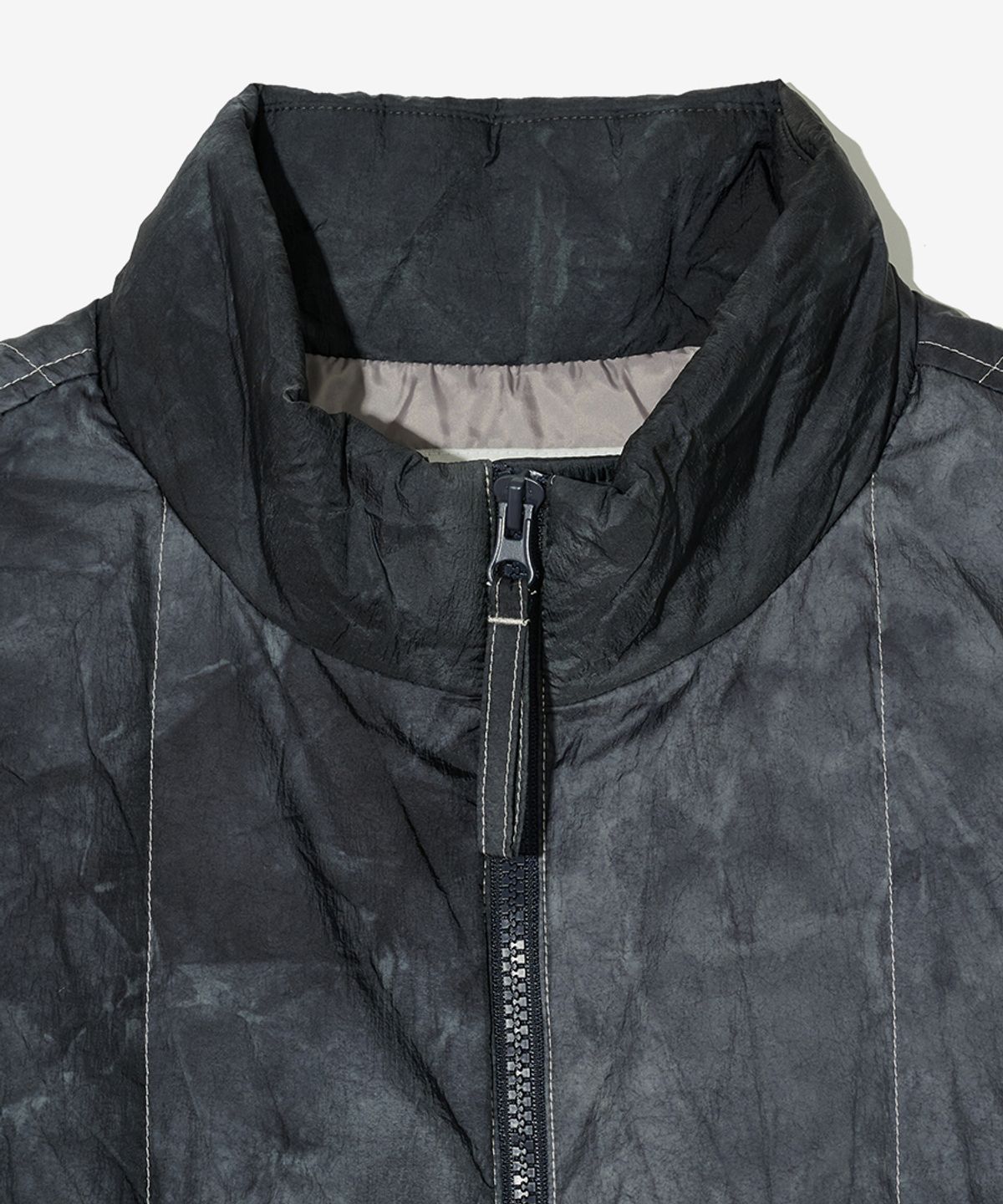 논타입(NONTYPE) CLOUD LIGHT DOWN VEST (BLACK)