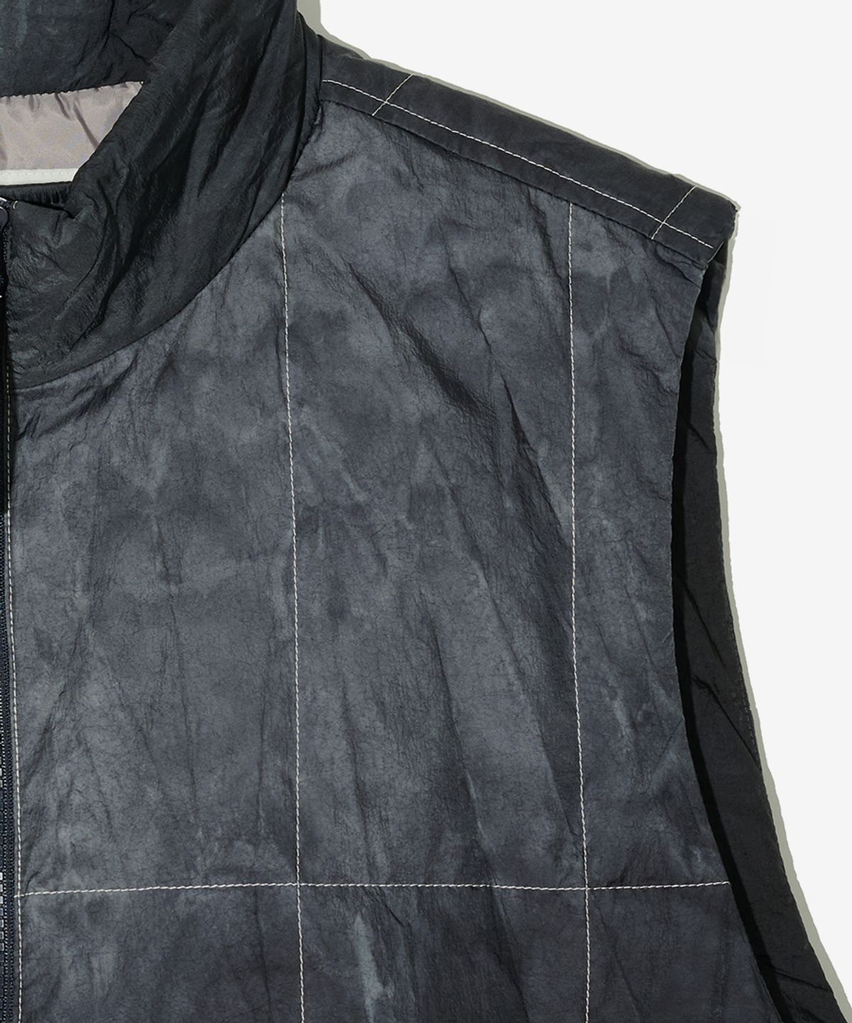 논타입(NONTYPE) CLOUD LIGHT DOWN VEST (BLACK)
