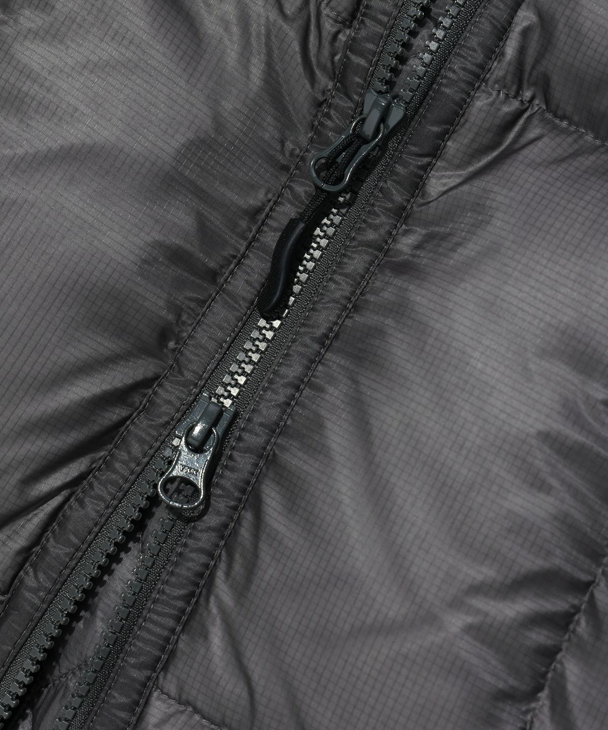 매든(MADDEN) YOSEMITE PUFFER VEST CHARCOAL