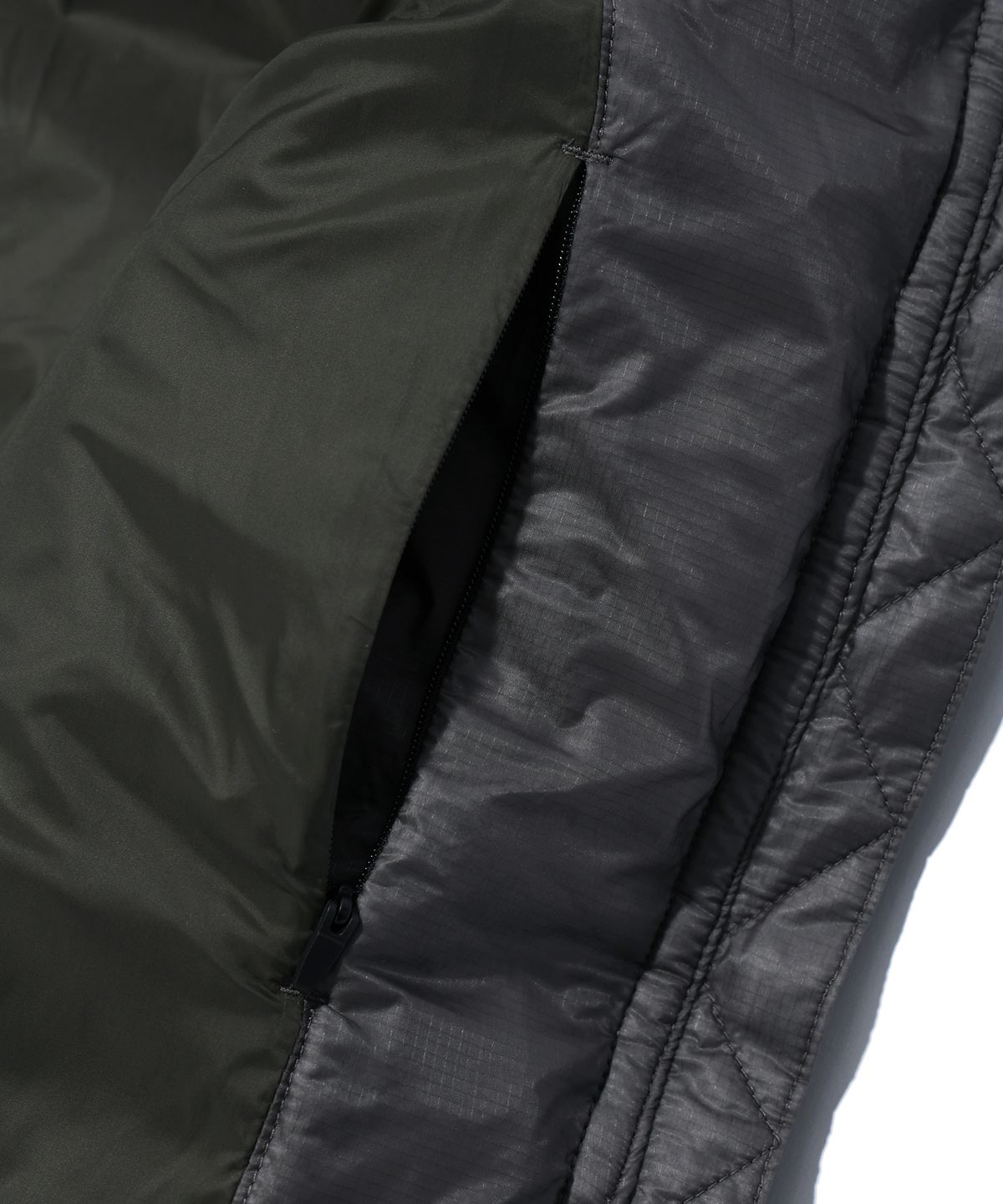 매든(MADDEN) YOSEMITE PUFFER VEST CHARCOAL