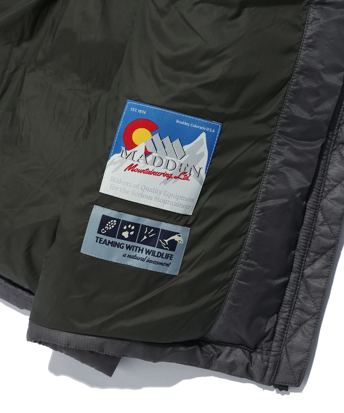 매든(MADDEN) YOSEMITE PUFFER VEST CHARCOAL