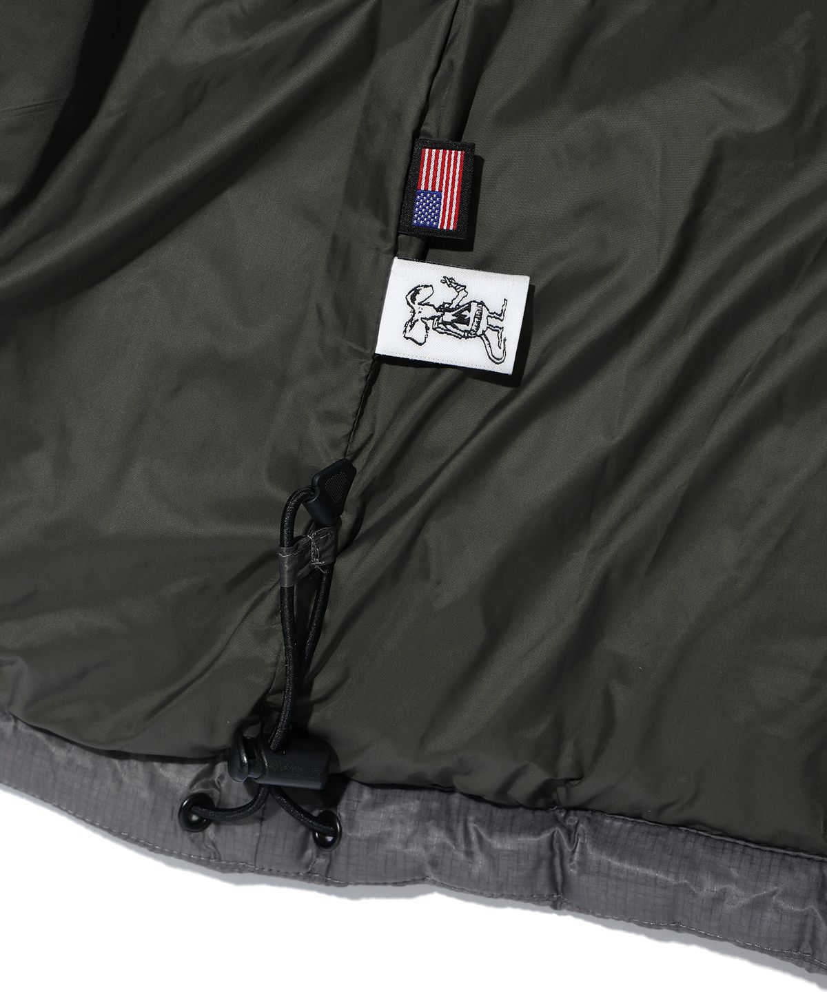 매든(MADDEN) YOSEMITE PUFFER VEST CHARCOAL