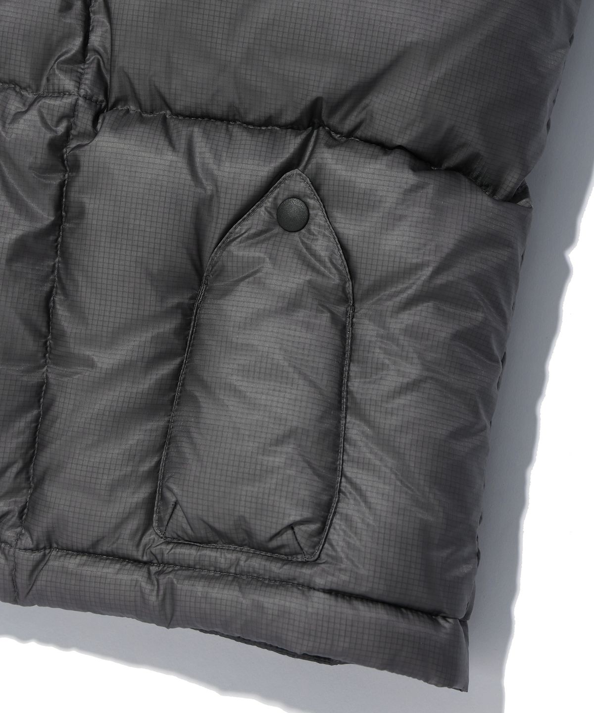 매든(MADDEN) YOSEMITE PUFFER VEST CHARCOAL