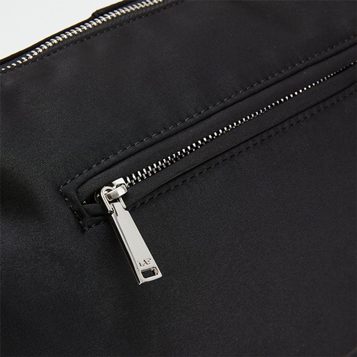 랩(LAP) EYELET POCKET HOBO BAG AQ7AB802