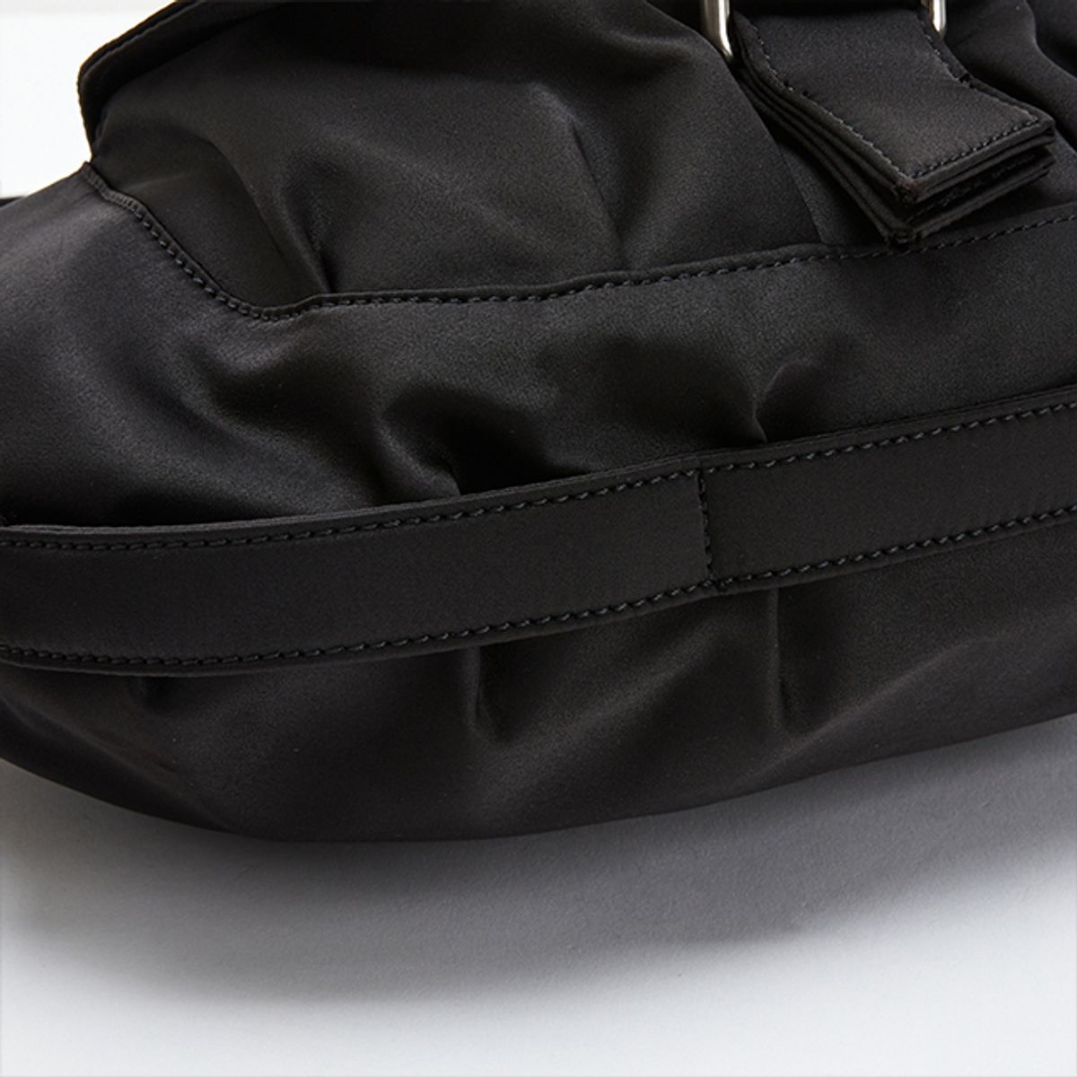 랩(LAP) EYELET POCKET HOBO BAG AQ7AB802