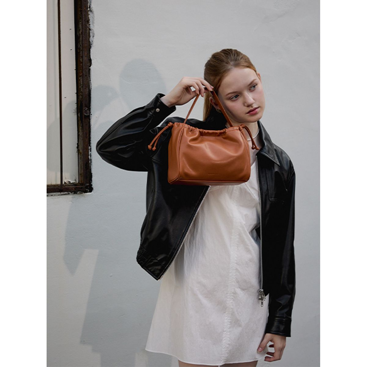 랩(LAP) STRING TOTE BAG AQ7AB810