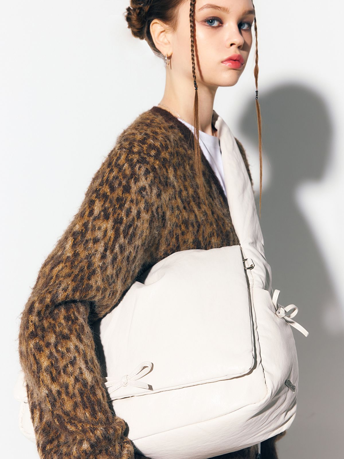 에즈이프 캘리(ASIF CALIE) CALIE RIBBON BIG BAG LIGHT GRAY