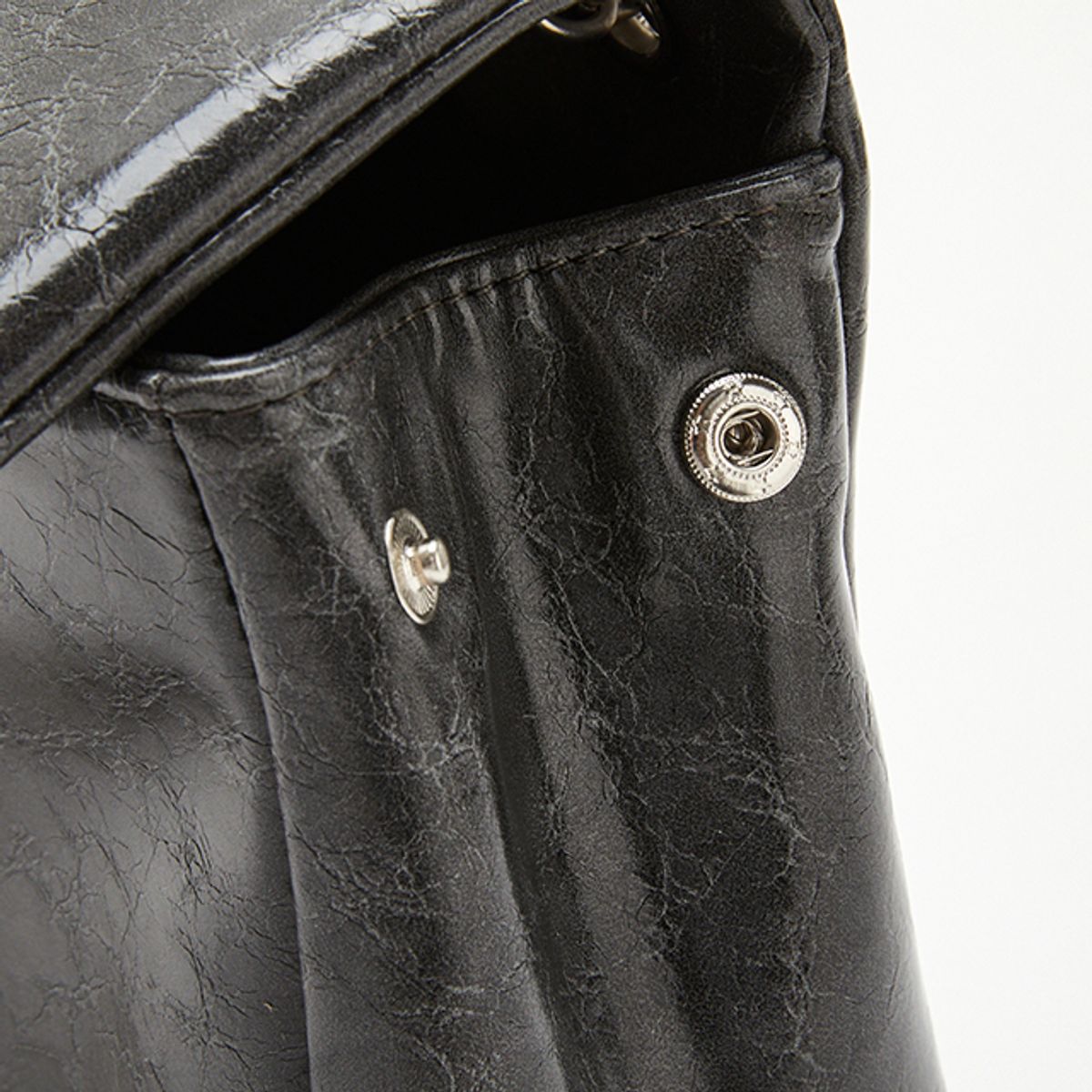랩(LAP) WRINKLE CHAIN BAG AQ7AB813