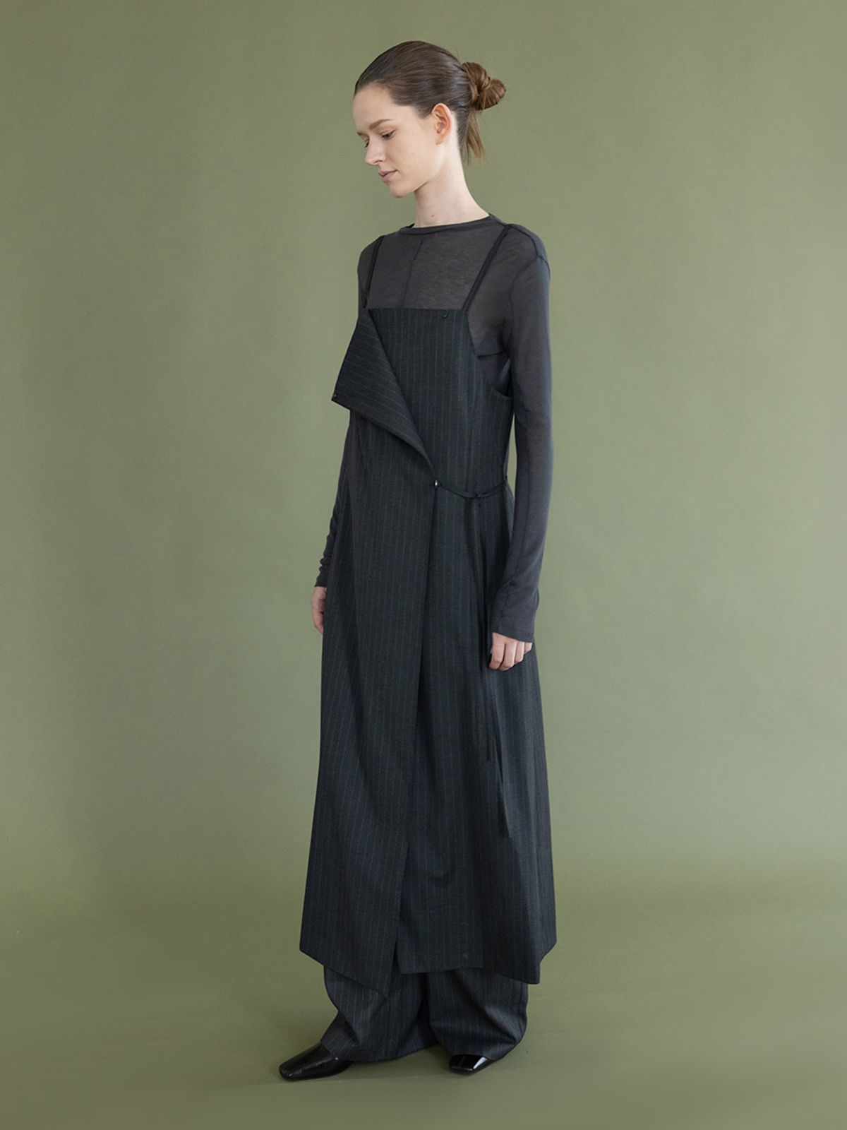 루에브르(LOEUVRE) Asymetric Placket Sleeveless Dress SW6XO815-GW