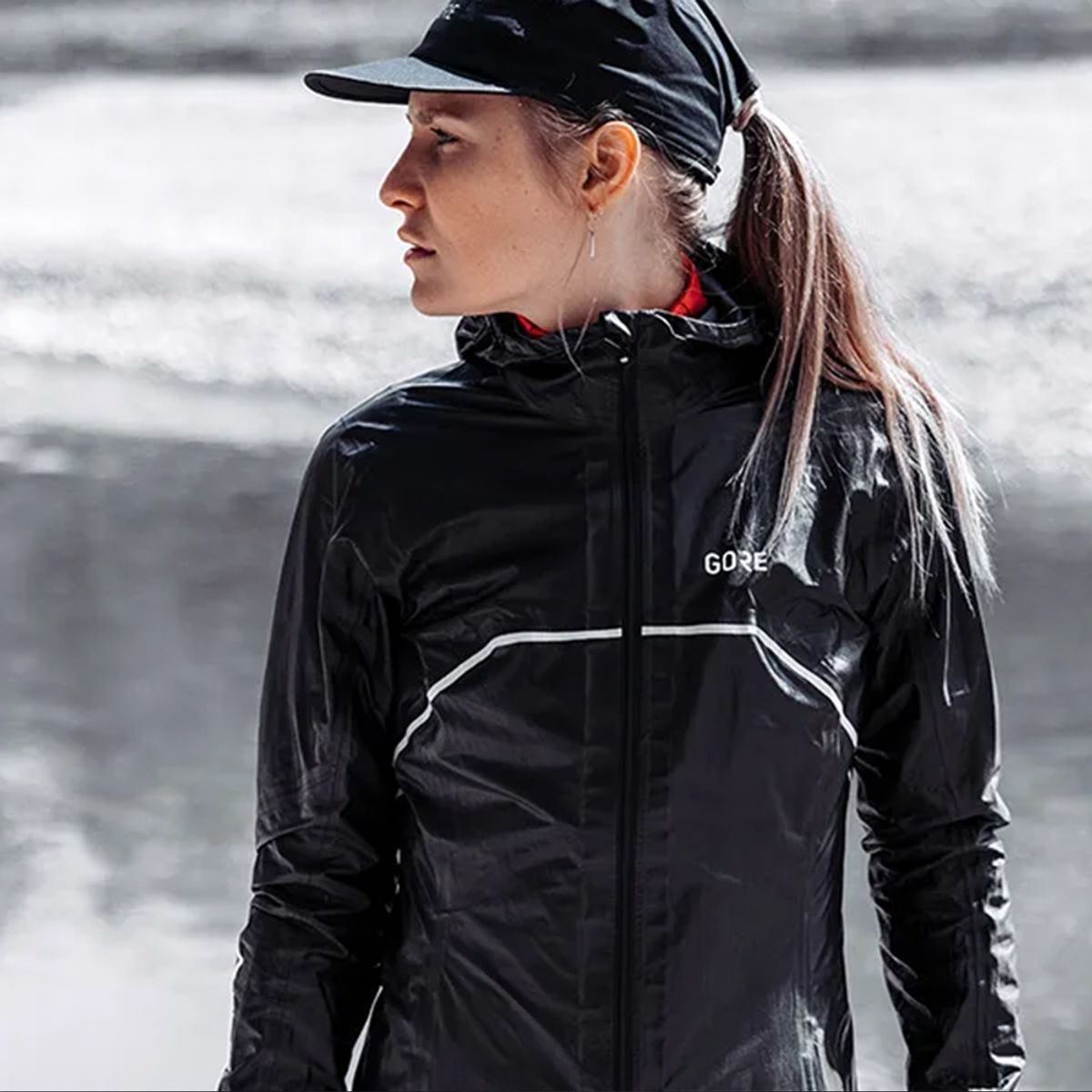 고어웨어(GOREWEAR) Gore-TEX SD 고어텍스 쉐이크드라이 트레일 후드 자켓 우먼 - 블랙 (여성용)