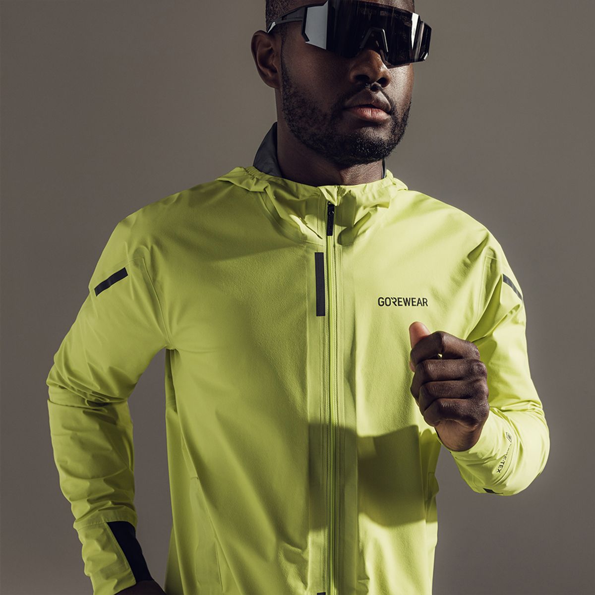 고어웨어(GOREWEAR) Gore-TEX 고어텍스 컨커브 자켓 - 라임 옐로우 (남성용)
