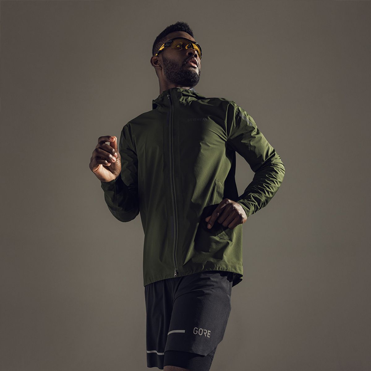 고어웨어(GOREWEAR) Gore-TEX 고어텍스 컨커브 자켓 - 유틸리티 그린 (남성용)