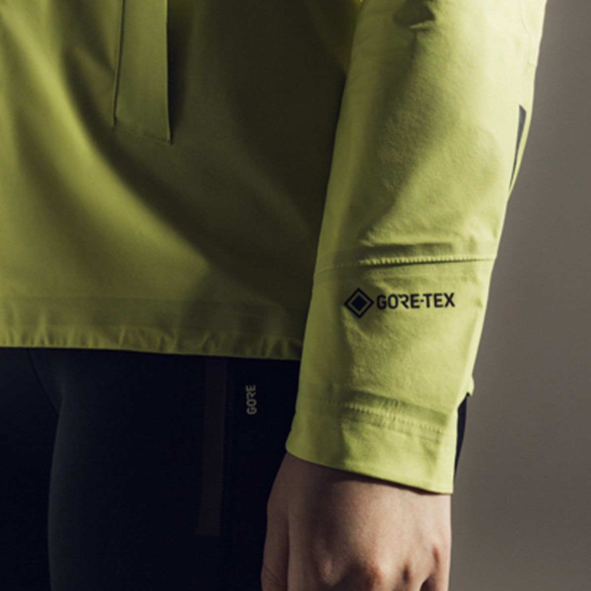 고어웨어(GOREWEAR) Gore-TEX 고어텍스 컨커브 자켓 우먼 - 라임 옐로우 (여성용)