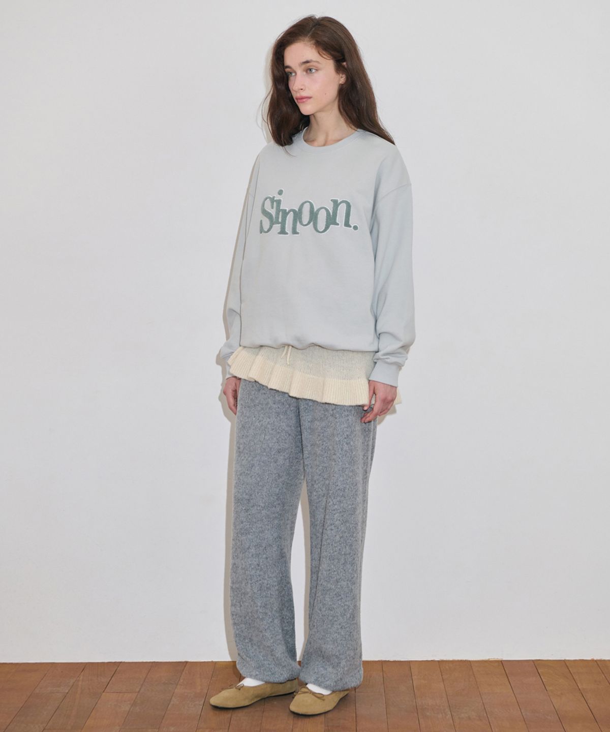 시눈(SINOON) Boucle Logo Sweatshirt (Greyish Blue)