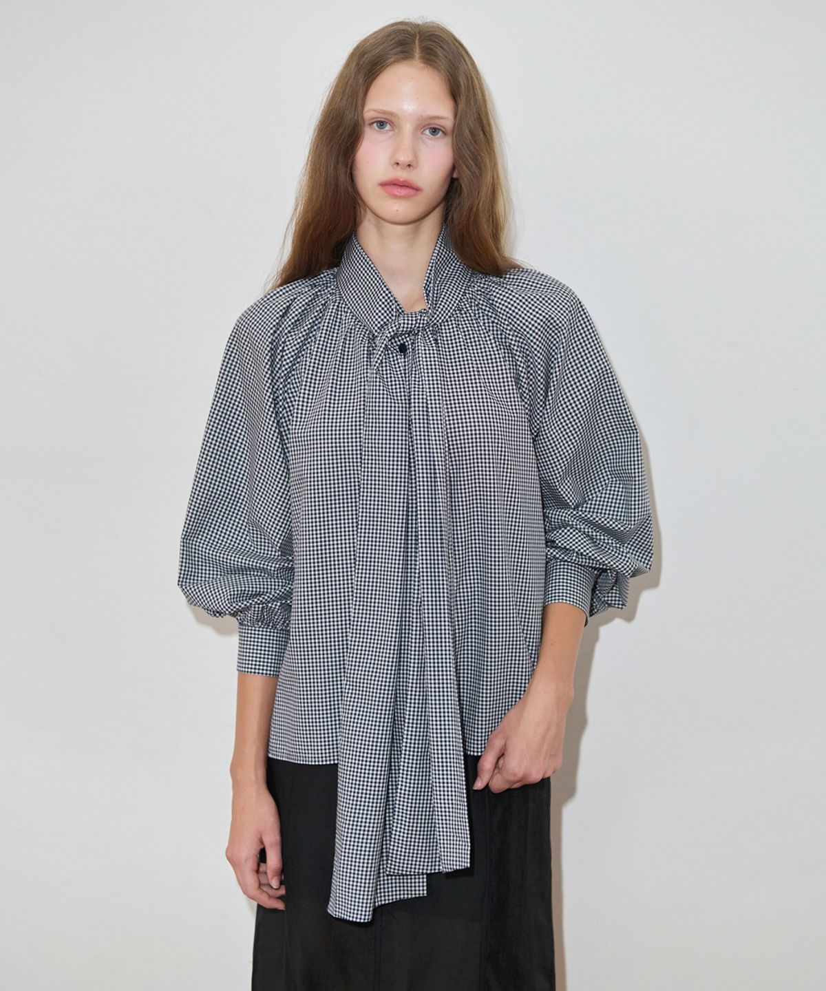시눈(SINOON) Big Ribbon Tie Blouse (Navy)