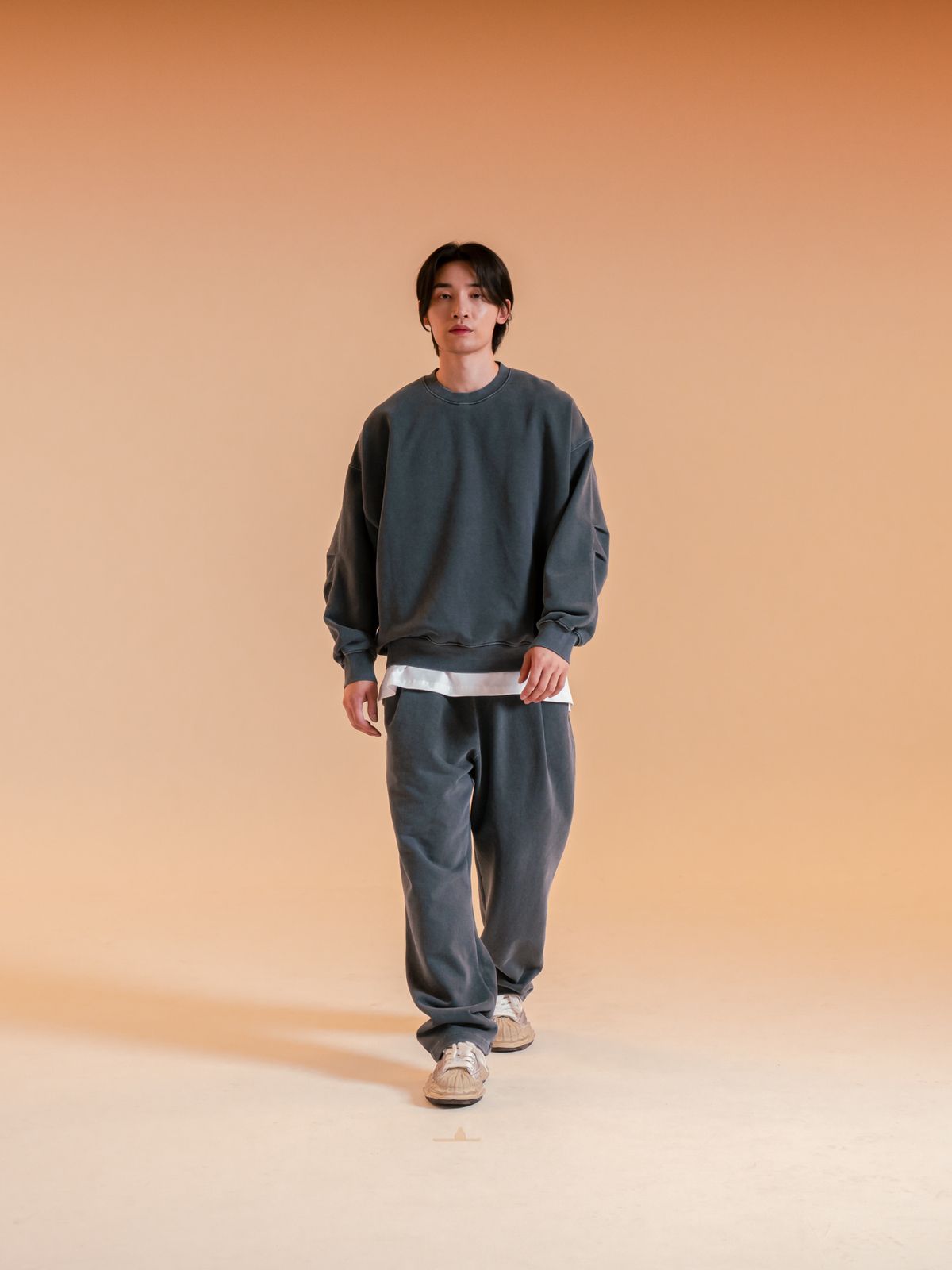 피에스쇼퍼(PSSHOPPER) 피그먼트 스몰로고 스웨트셔츠 [네이비]