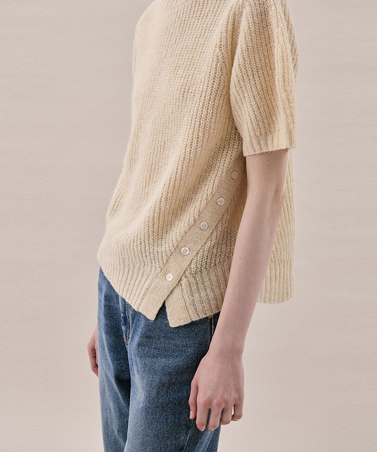 아위(AHWE) HALF SLEEVE SWEATER_LIGHT BEIGE