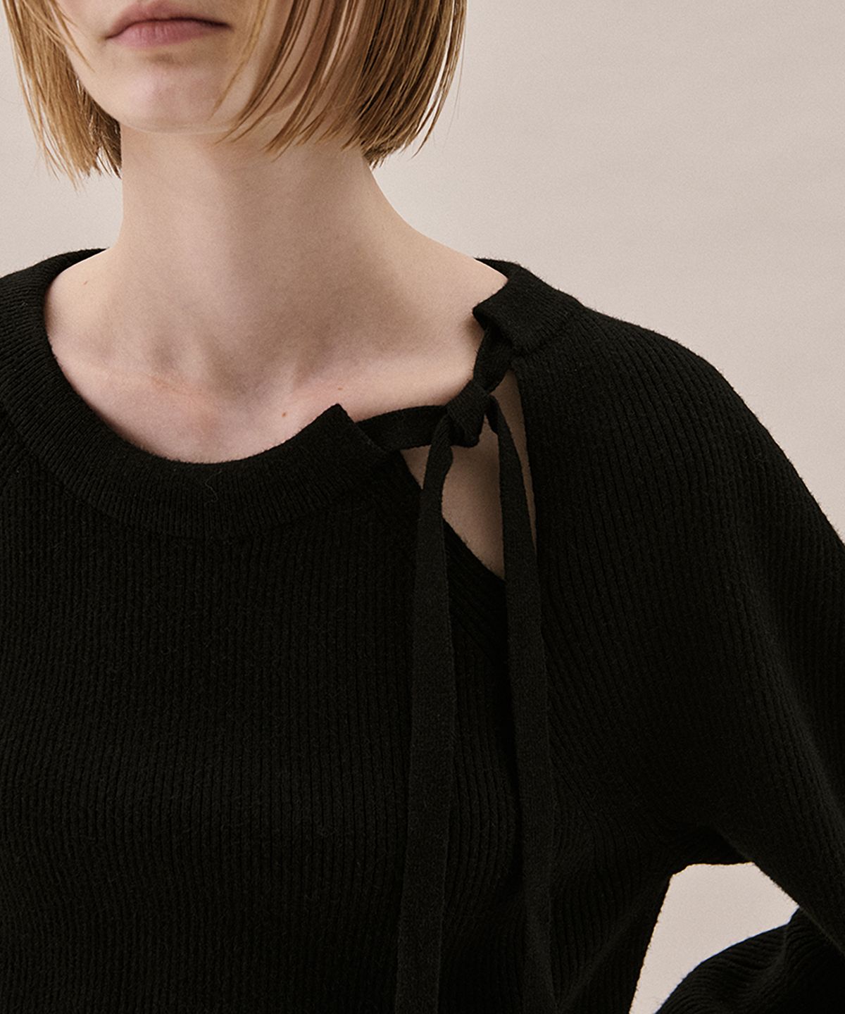 아위(AHWE) TIE RIBBED SWEATER_BLACK