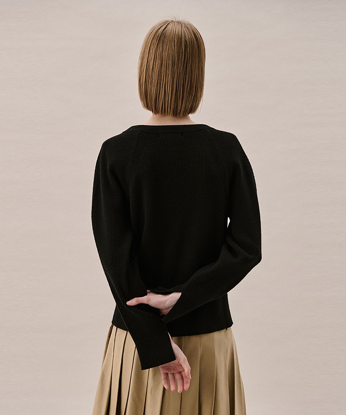 아위(AHWE) TIE RIBBED SWEATER_BLACK