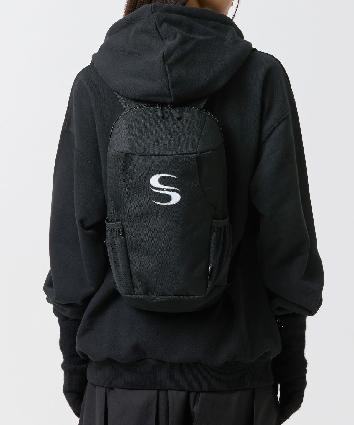 さらに100円引き◆ODD STUDIO◆CURVED SPORTY BACKPACK MUSINSA公式 | ODDSTUDIO [ODD x SORANO] Curved Sporty Backpack