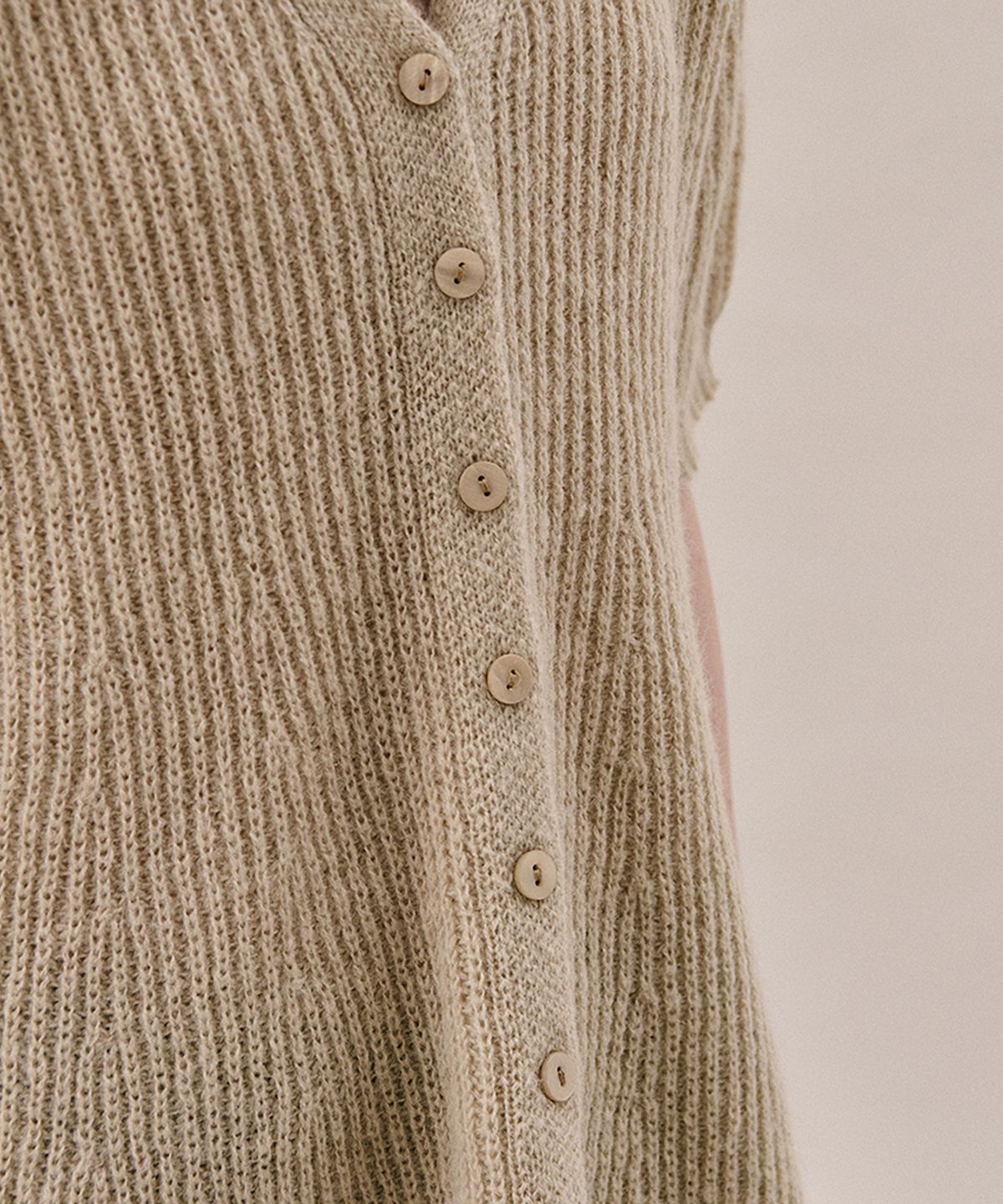 아위(AHWE) MOHAIR BLEND FLARED CARDIGAN_LIGHT BEIGE