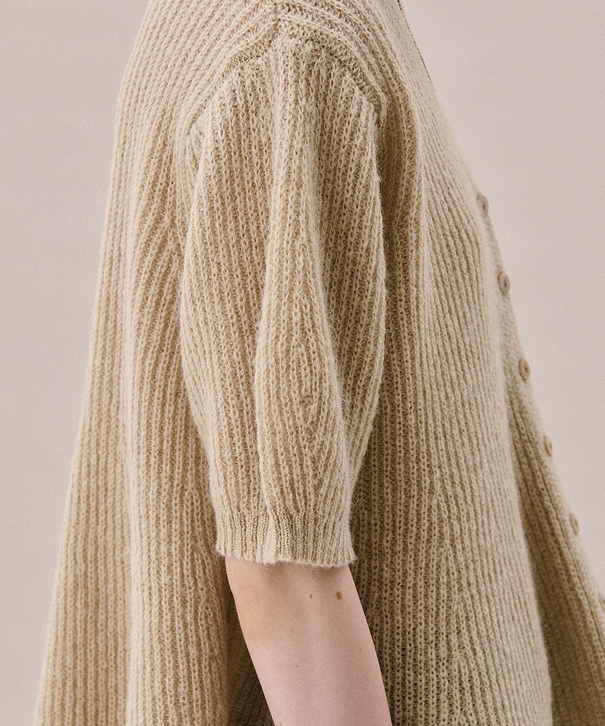 아위(AHWE) MOHAIR BLEND FLARED CARDIGAN_LIGHT BEIGE