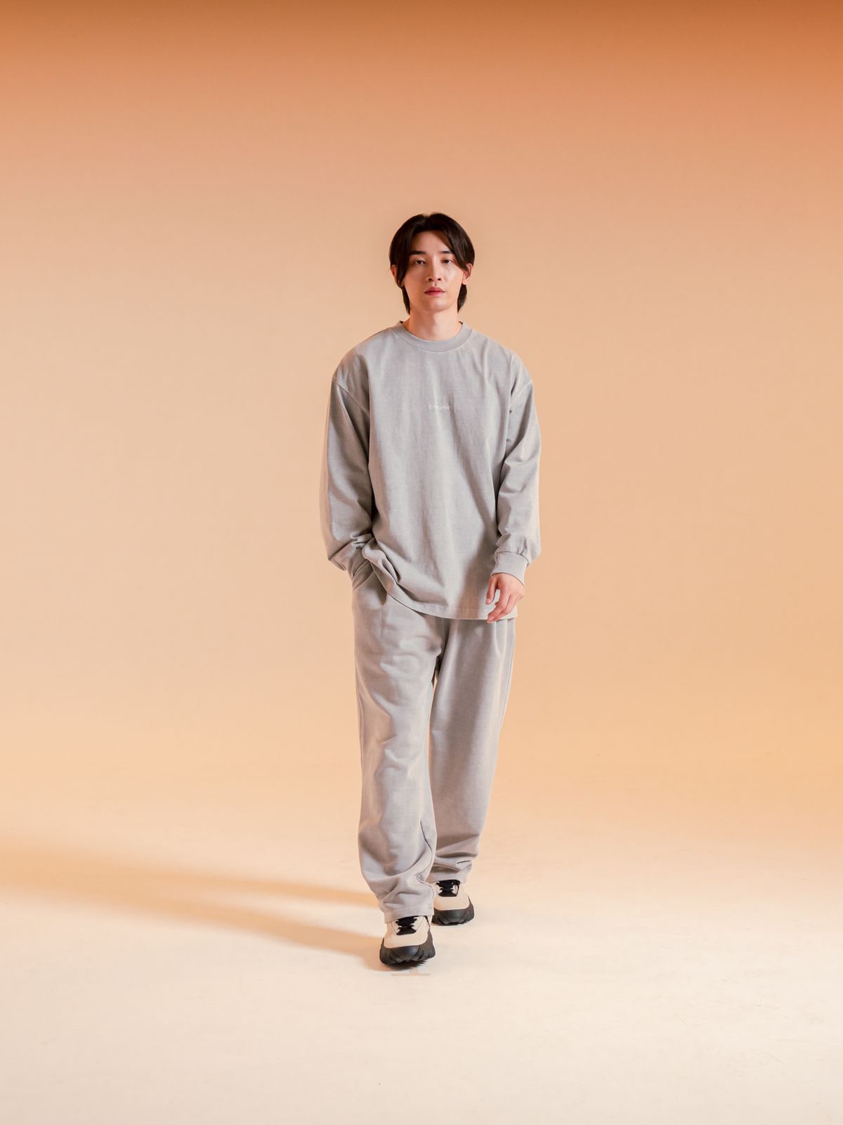 피에스쇼퍼(PSSHOPPER) 피그먼트 고밀도 롱슬리브 [라이트 그레이]