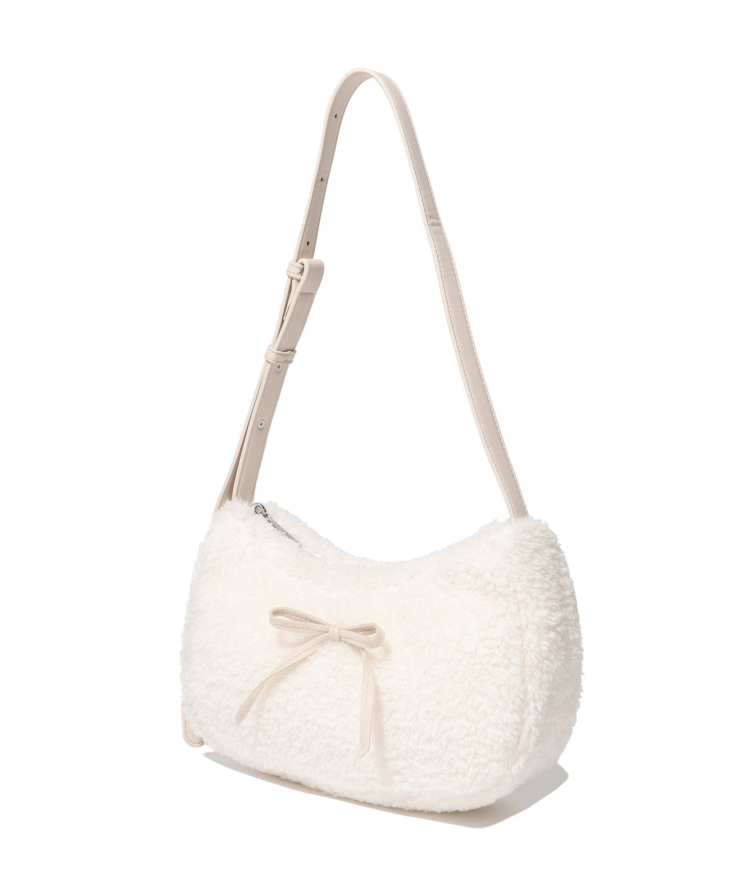 MUSINSA | COVERNAT WOMAN Clover Heart Fluffy Shoulder Bag Ivory