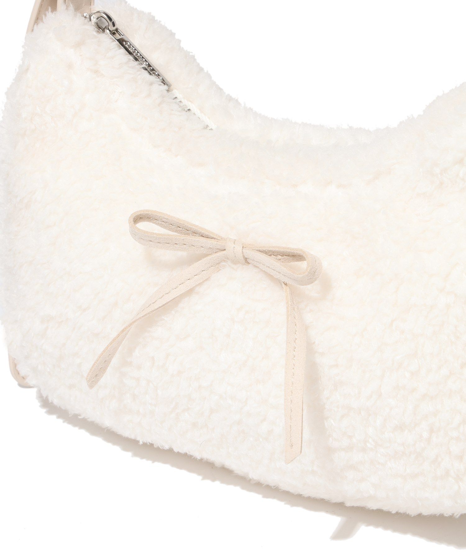 MUSINSA | COVERNAT WOMAN Clover Heart Fluffy Shoulder Bag Ivory