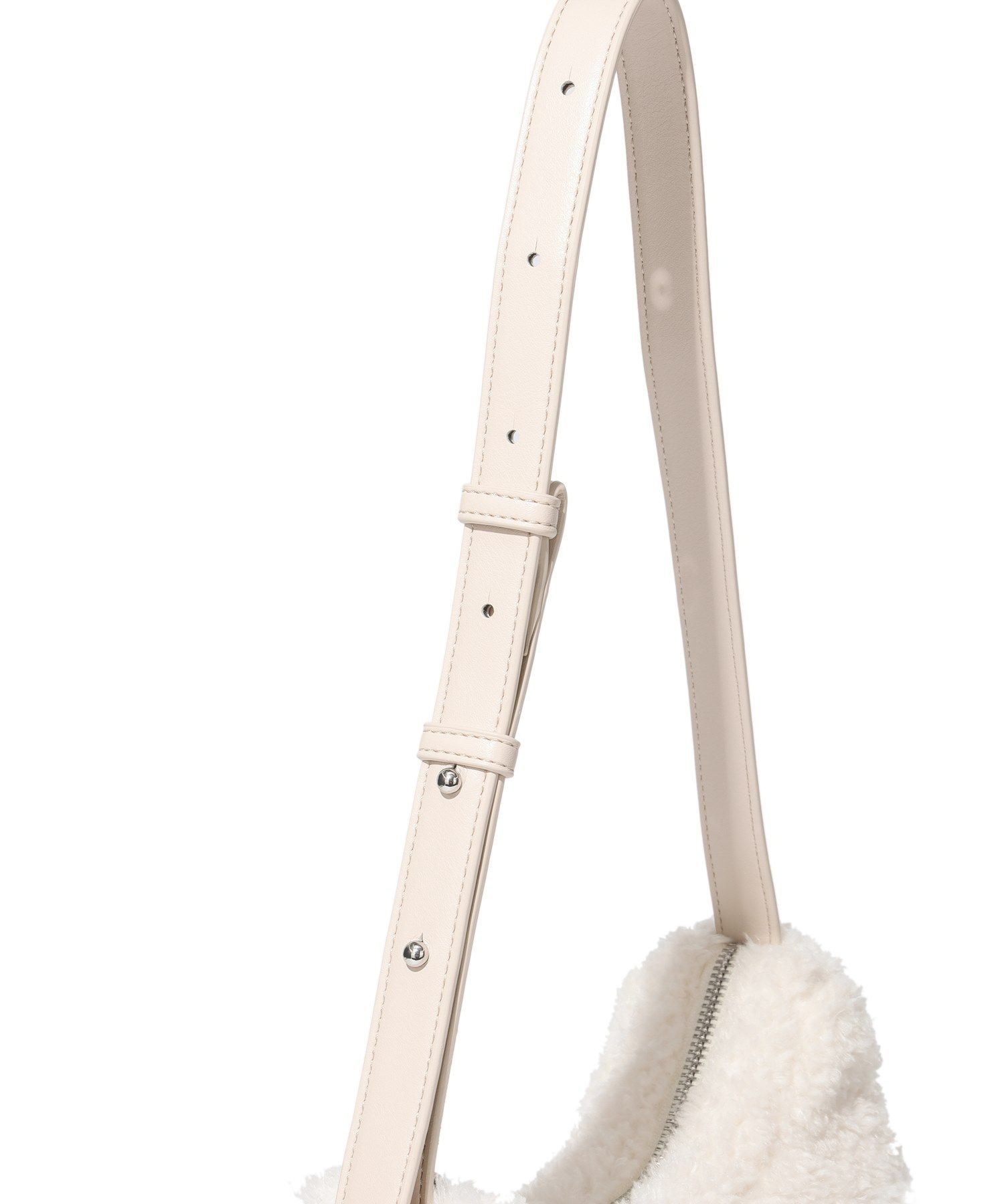 MUSINSA | COVERNAT WOMAN Clover Heart Fluffy Shoulder Bag Ivory