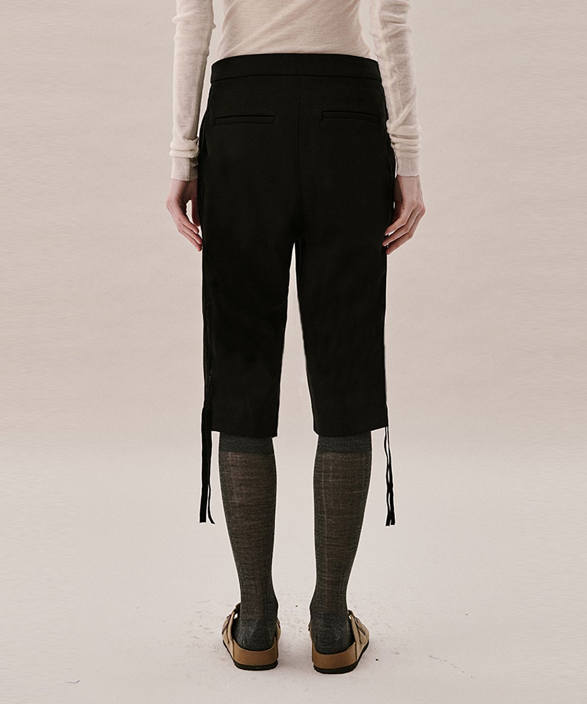 아위(AHWE) SLIM FIT BERMUDA PANTS_BLACK