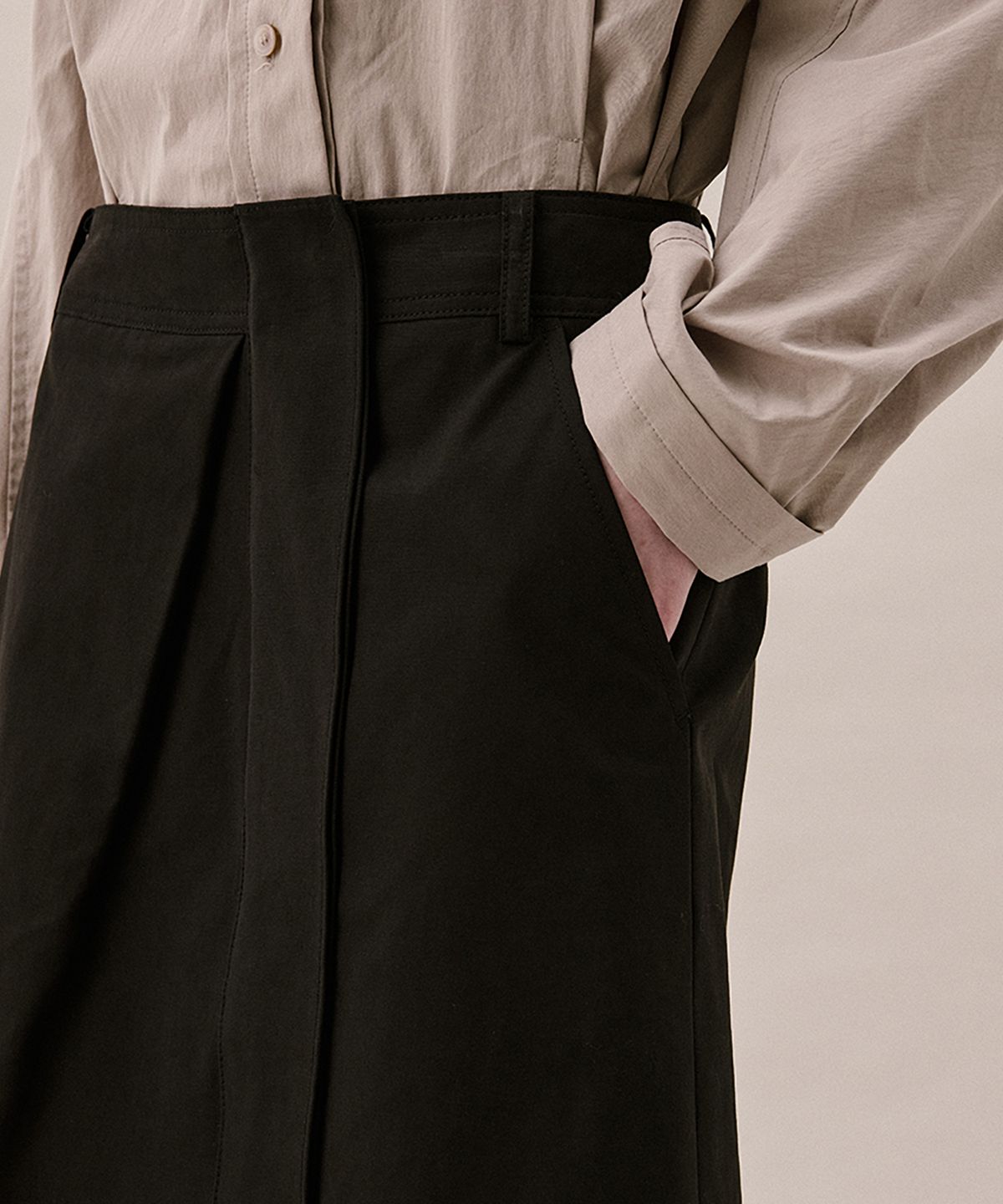 아위(AHWE) COTTON FLAP SKIRT_BLACK