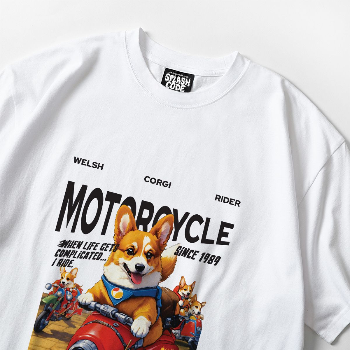 스플래시코드(SPLASHCODE) 반팔 티셔츠 화이트 - 코기 라이더(Corgi Rider)