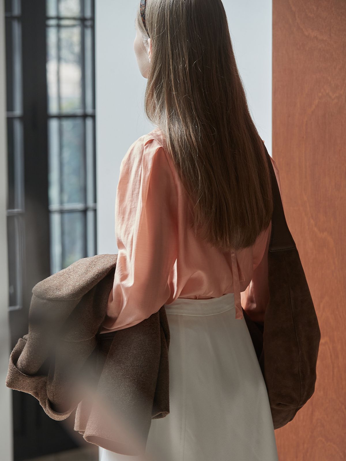 비뮤즈맨션(BEMUSE MANSION) Sheer volume blouse - Salmon buff