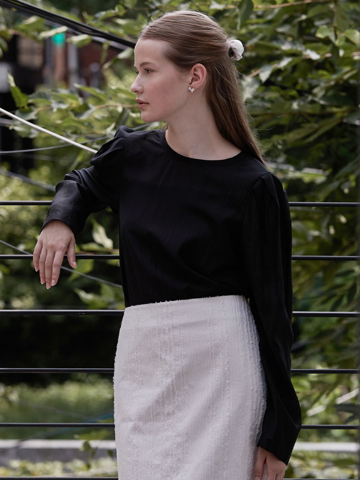 비뮤즈맨션(BEMUSE MANSION) Sheer volume blouse - Salmon buff